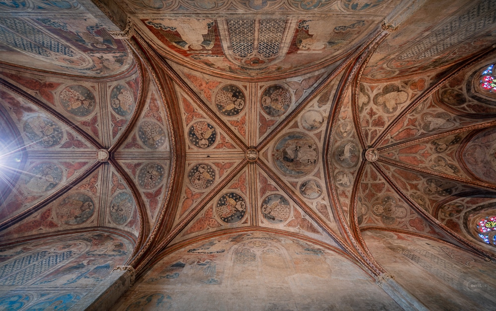 Ceiling frescoes illuminated using SORAA light engine